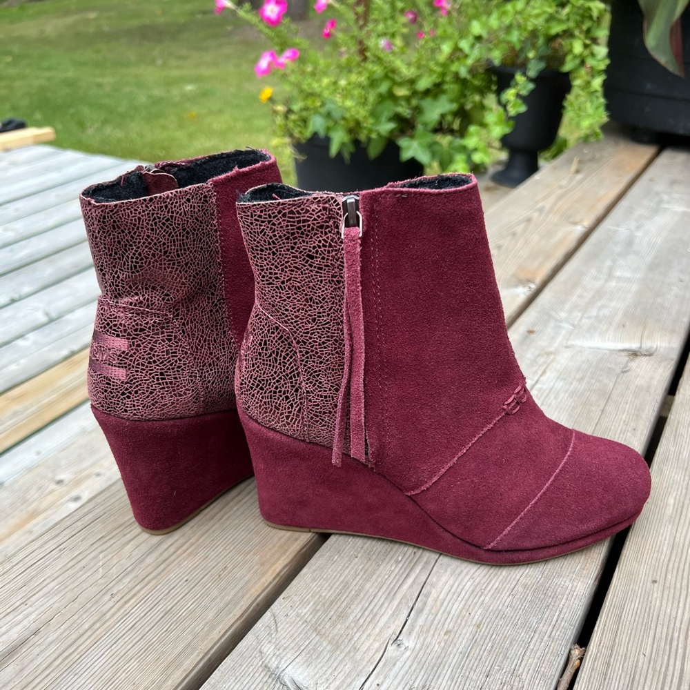🆕TOMS Desert Wedge High Wine Crackled Red suede burgundy fall ankle boot 6.5